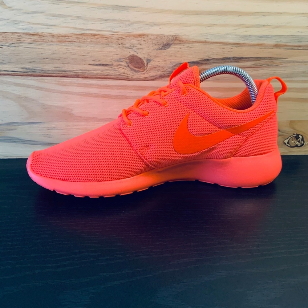 New Nike Roshe One Women's Bright Orange Coral - Picture 4 of 8